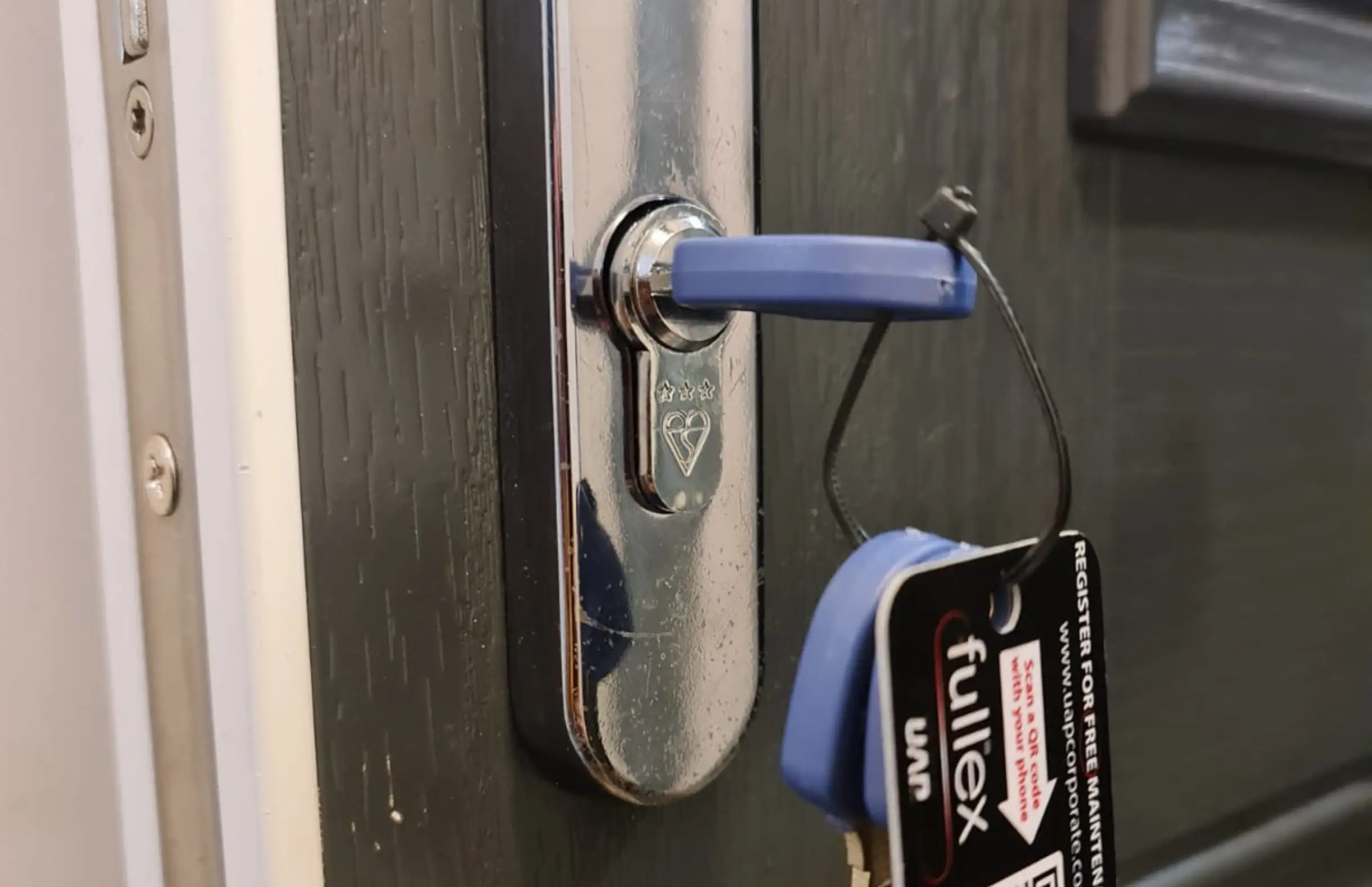 Secure door lock cylinder